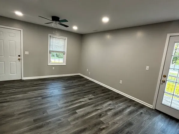 609 E McPherson St APT B, Knob Noster, MO 65336