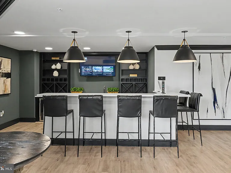701 N Henry St #306 — Photo 12