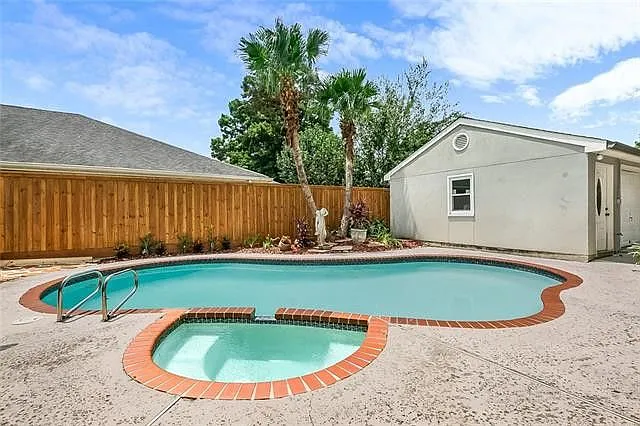 5 bed, 4230 sqft, $5,000 — Photo 2