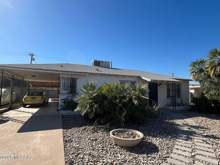5018 E Eastland St — Photo 5