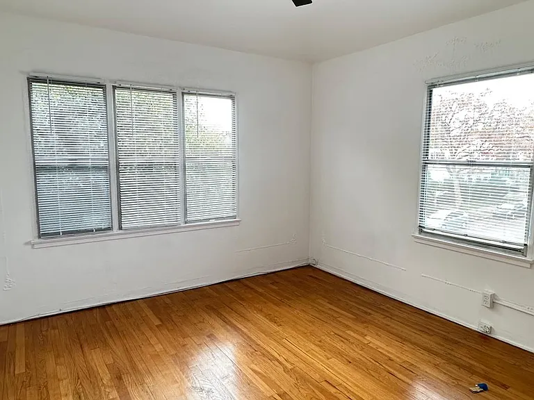 6001 Whitworth Dr #8 — Photo 8