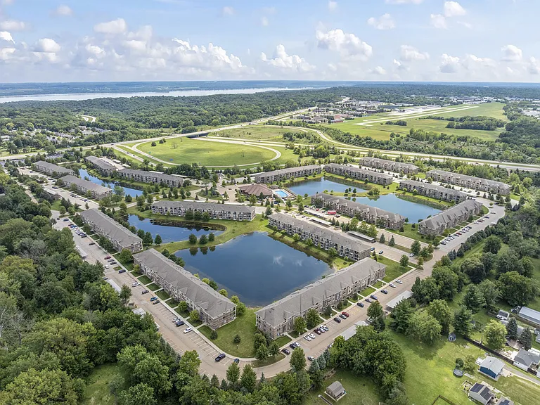 Prairie Lakes Apartments — Photo 12