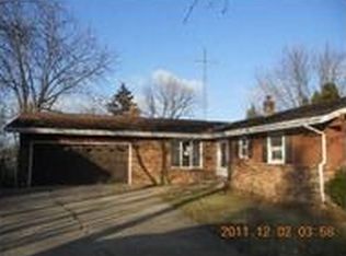 145 Homewood Dr, Genoa, IL 60135