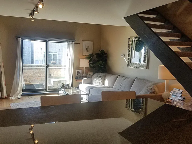 2828 N Burling St #405 — Photo 15