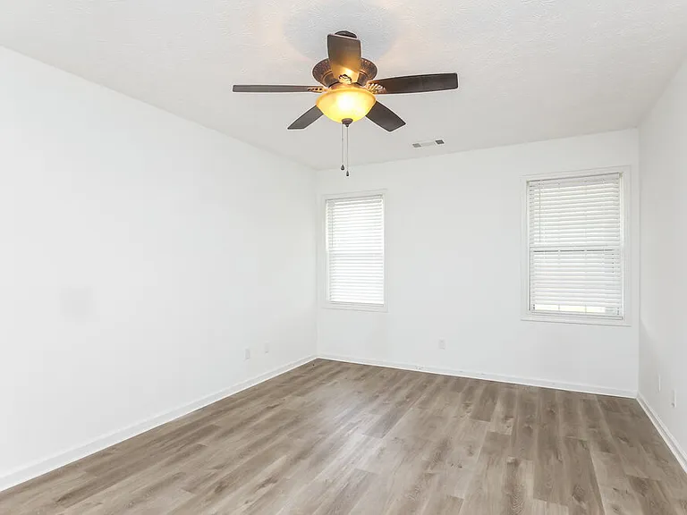 610 Clairidge Ln — Photo 10