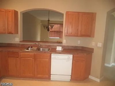 3 bed, 2.5 bath, 1977 sqft, $2,100 — Photo 3