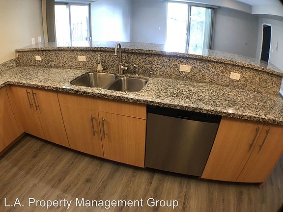 3rd image of 6428 Woodley Ave APT 2
