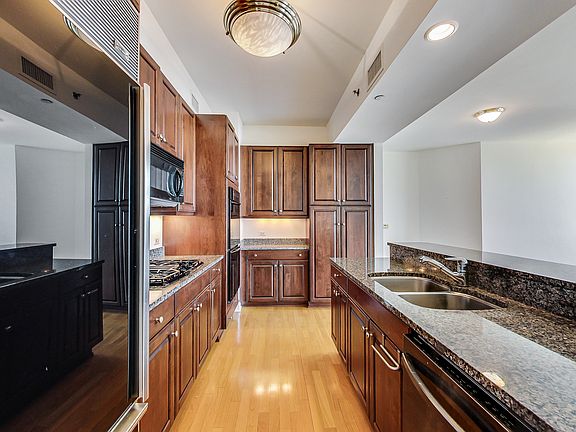 5th image of 21 E Huron St APT 1601