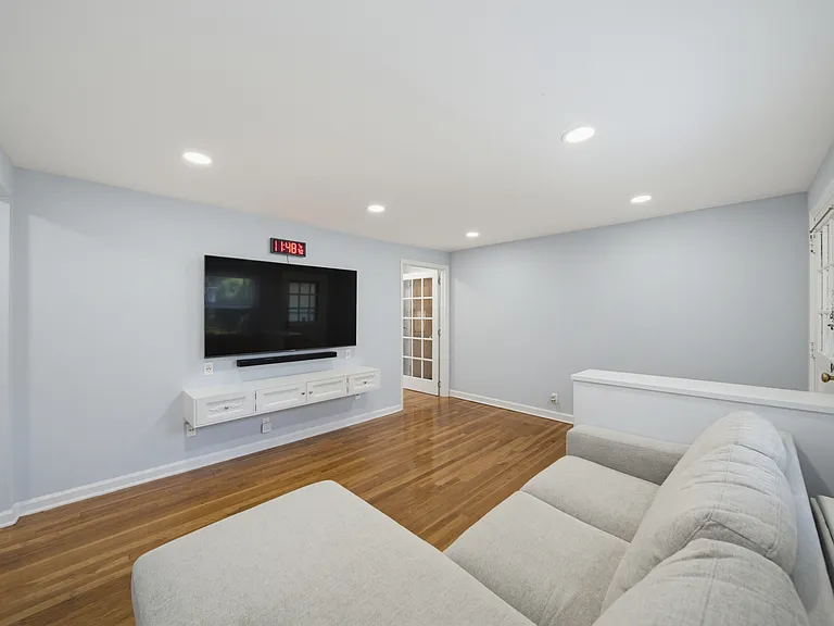 2209 Center Ave #A — Photo 8