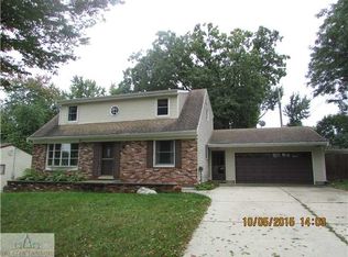 2520 Darien Dr, Lansing, MI 48912