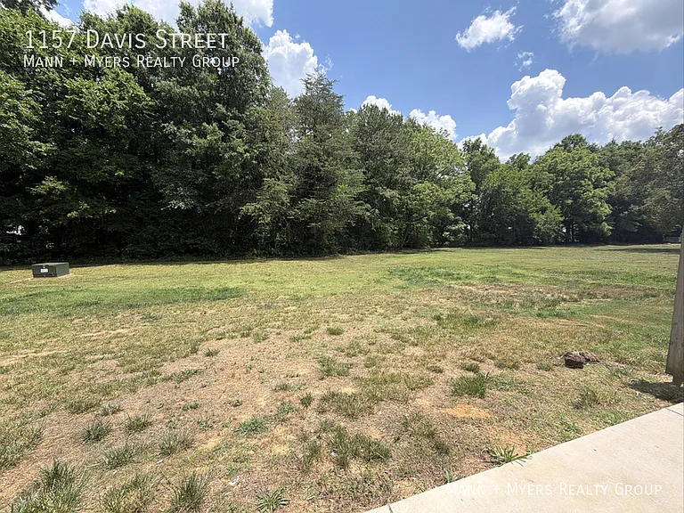 1157 Davis St — Photo 8
