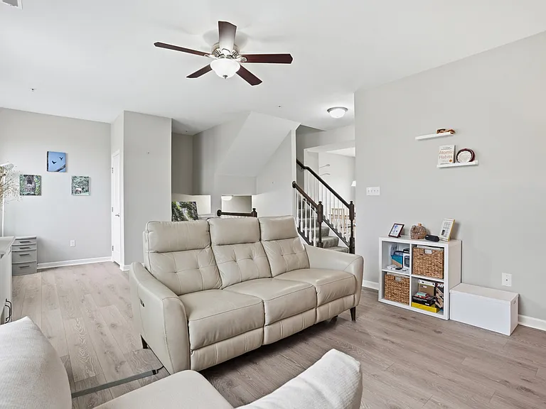 404 Aprilmae Way — Photo 6