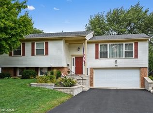 662 Surryse Rd, Lake Zurich, IL 60047