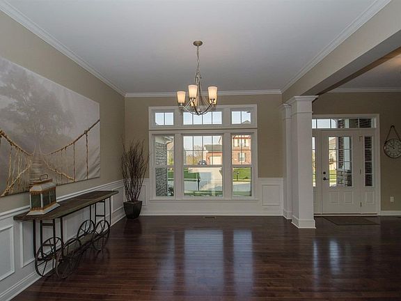 5th image of 587 Ravensridge Ct