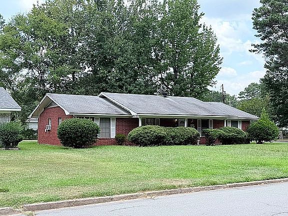 4th image of 3200 S Poplar St
