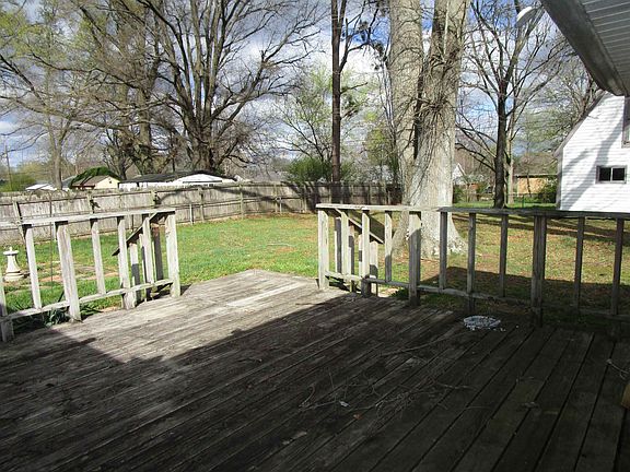 3rd image of 7202 Renda St