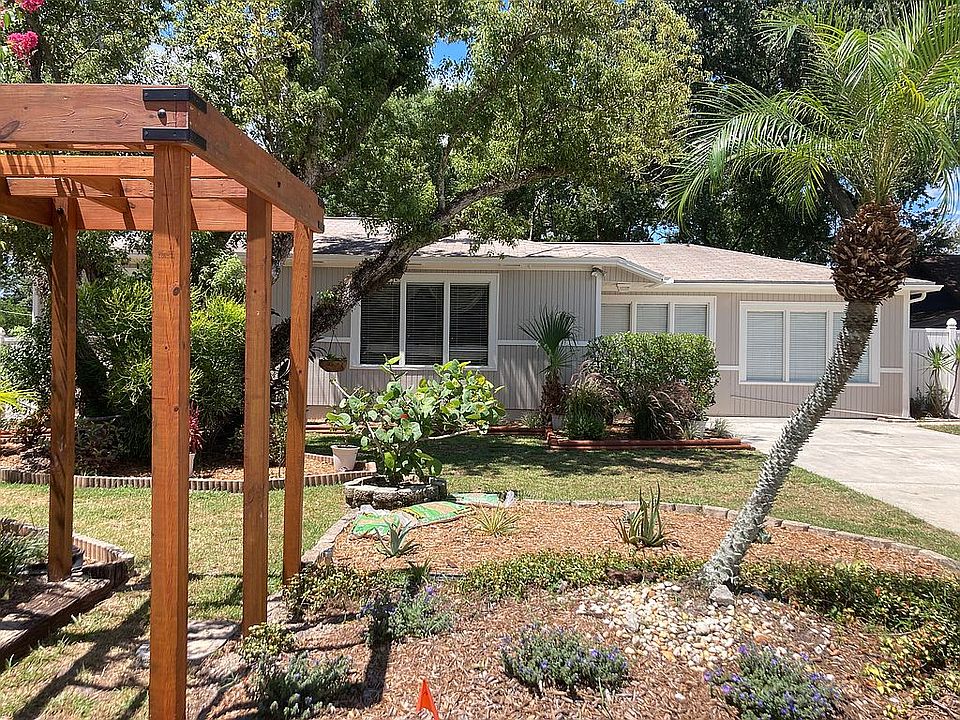 1st image of 819 W Country Club Dr