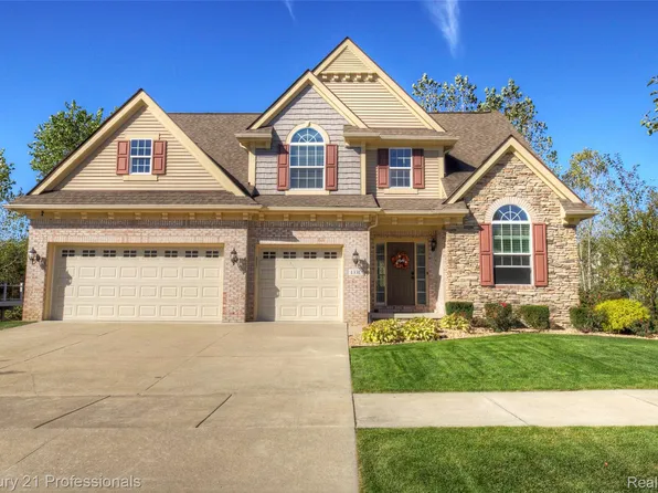 1331 Yosemite Valley Dr, Milford, MI 48381