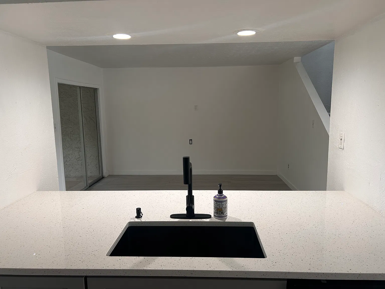 2 bed, 1143 sqft, $2,000 — Photo 4
