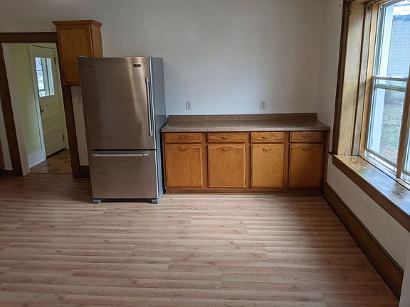 4th image of 214 N State St