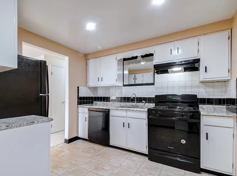 Beechwood Manor Apartments — Photo 15