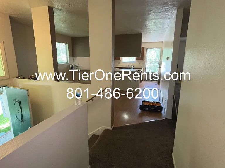 619 Angie Cir — Photo 3