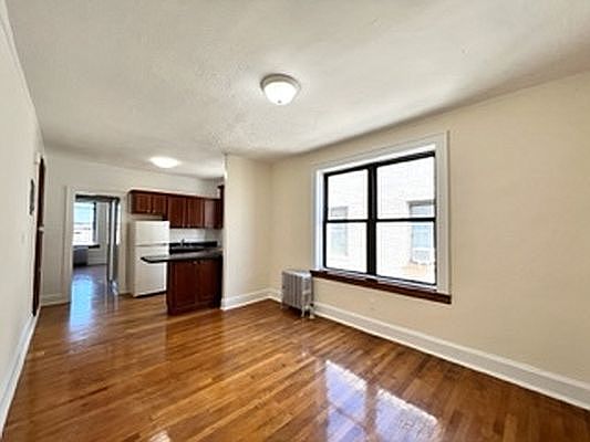 3rd image of 2138 Crescent St APT D6