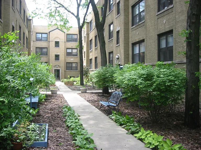 3744.5 N Pine Grove Ave #2N — Photo 17