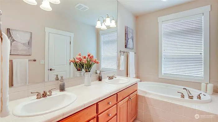 1215 N 27th Pl — Photo 21