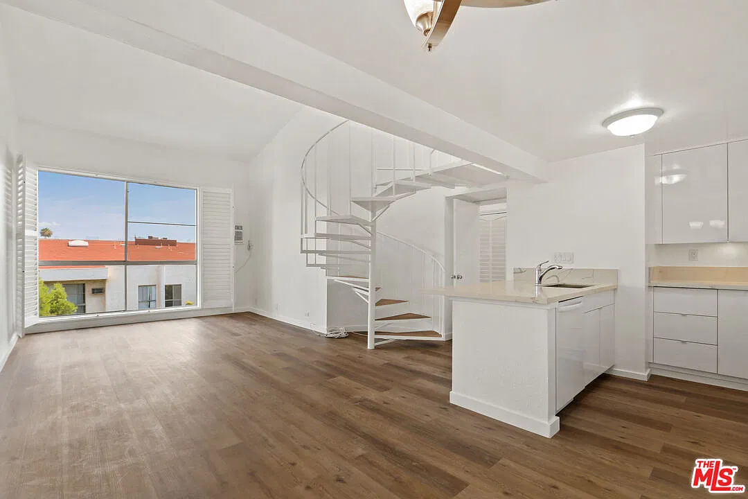 2 bed, 798 sqft, $3,899 — Photo 1