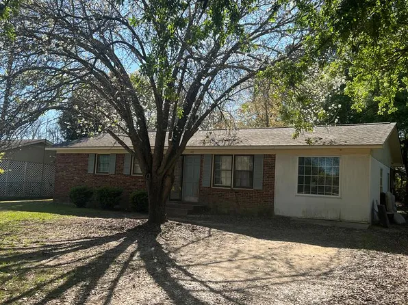 140 Maple St, Omega, GA 31775