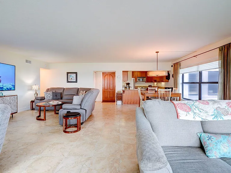 1289 NE Ocean Blvd #10 — Photo 24