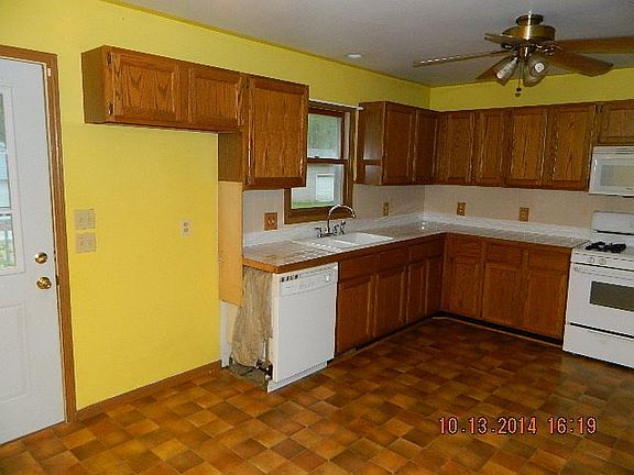 5th image of 715 N Joliet St