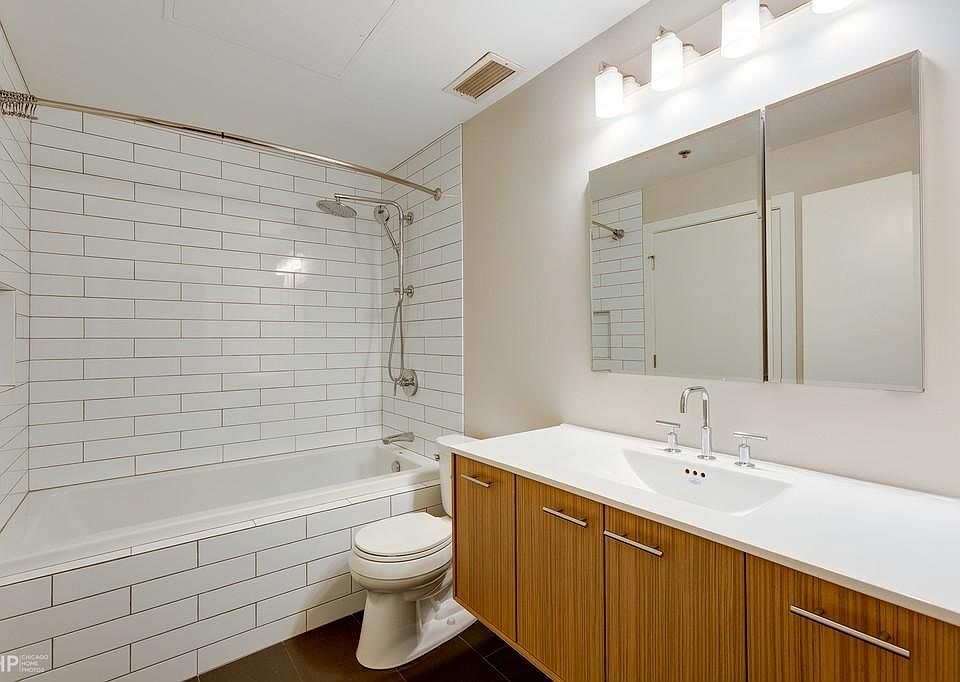 2nd image of 35 S Sangamon St #4133