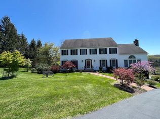 2 Country Pl, Lebanon, NJ 08833