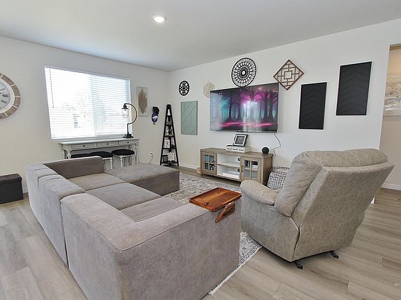 3rd image of 11331 Willamette Way