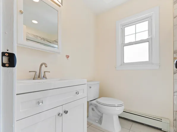 231 Maple Street image 4 of 8