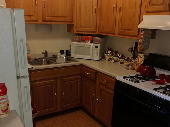 3rd image of 830 Westmoreland Dr APT 4