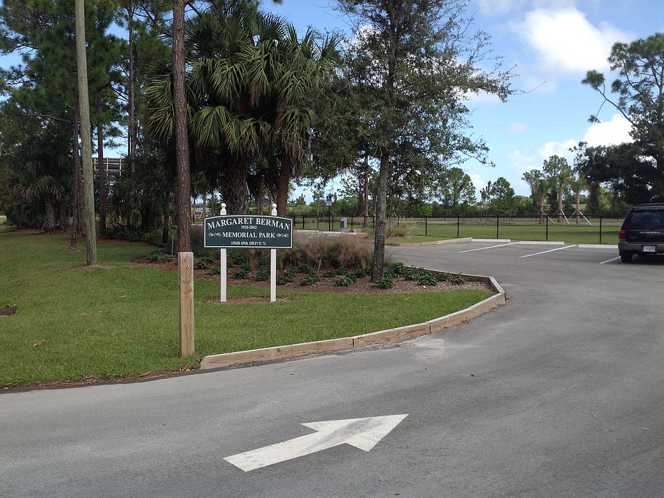 Entrance to Community park