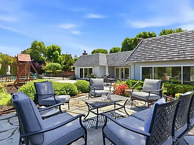 2140 Carmelita Ave — Photo 35