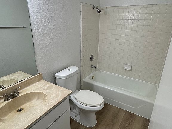5th image of 340 W 5th Pl APT 4