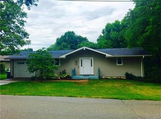 1 Edgewood Dr, Saint Charles, MO 63301
