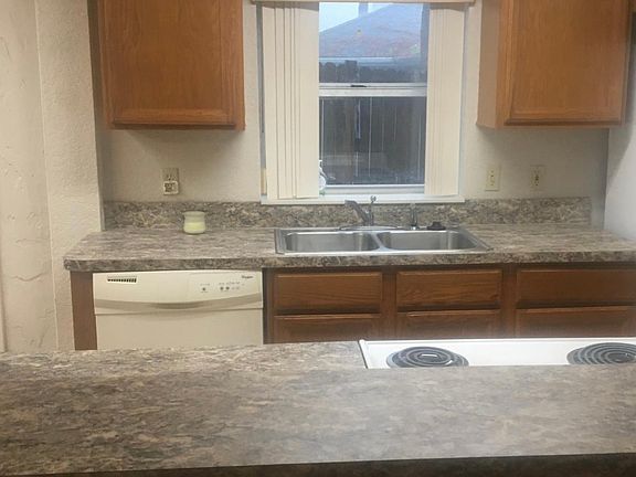 2nd image of 750 Overlook Dr SE #A