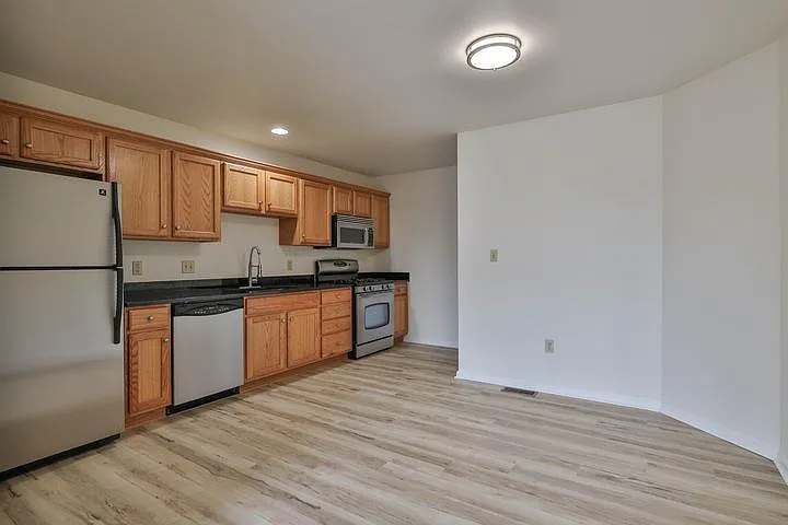 2 bed, 1210 sqft, $1,975 — Photo 4