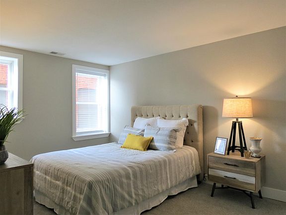 5th image of 5590 Pershing Ave APT 22