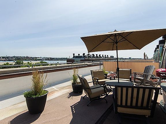 178 SqFT Roofdeck Overlooking Harbor