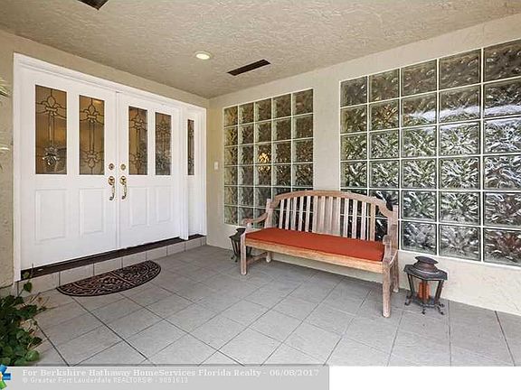 4th image of 921 NW 120th Ave