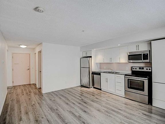 4th image of 1920 W 11th Ave SW #106
