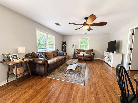 3rd image of 1021 Old Bishop Rd