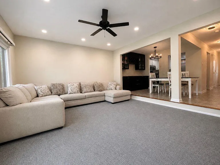 59 Saxonney Cir — Photo 2